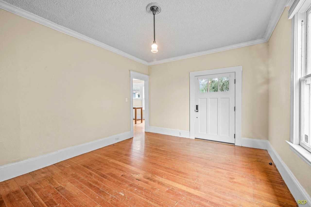 626 Ne Russell St #1 - Photo 2 of 24