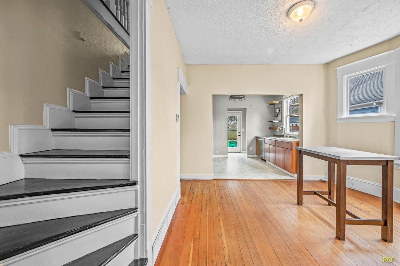 626 Ne Russell St #1 - Photo 3 of 24