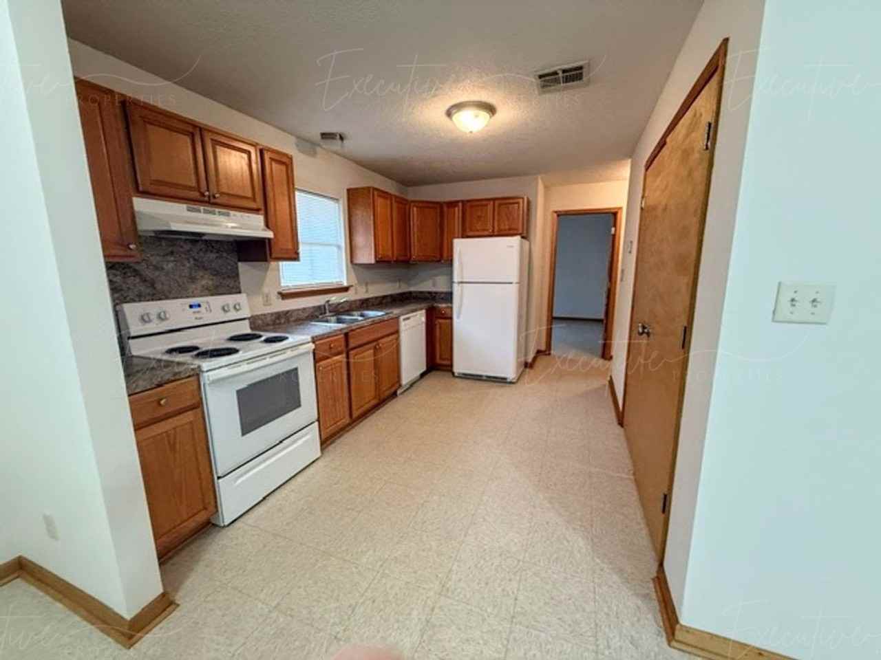 2220 N Malcolm St #A - Photo 4 of 12