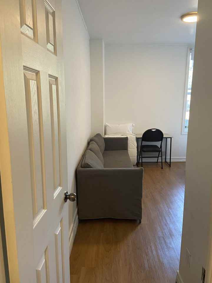 538 Bathurst Street - Photo 2 of 21