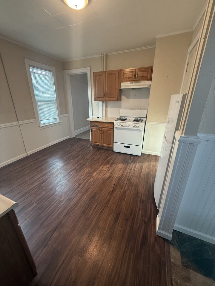 28 Washington Ave #1 - Photo 3 of 21