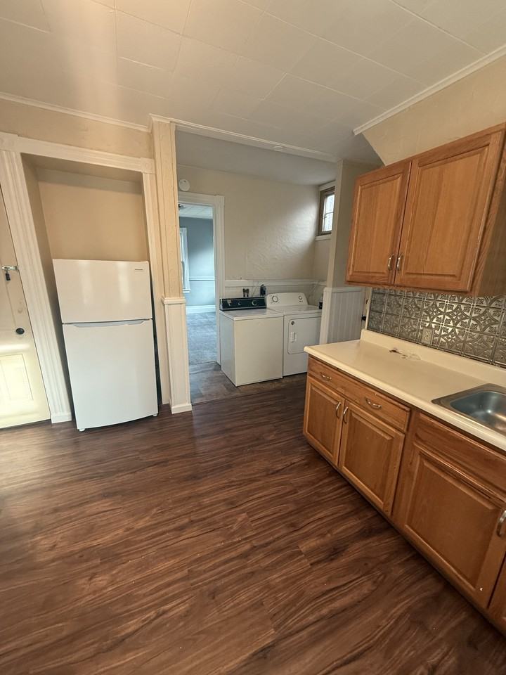 28 Washington Ave #1 - Photo 5 of 21