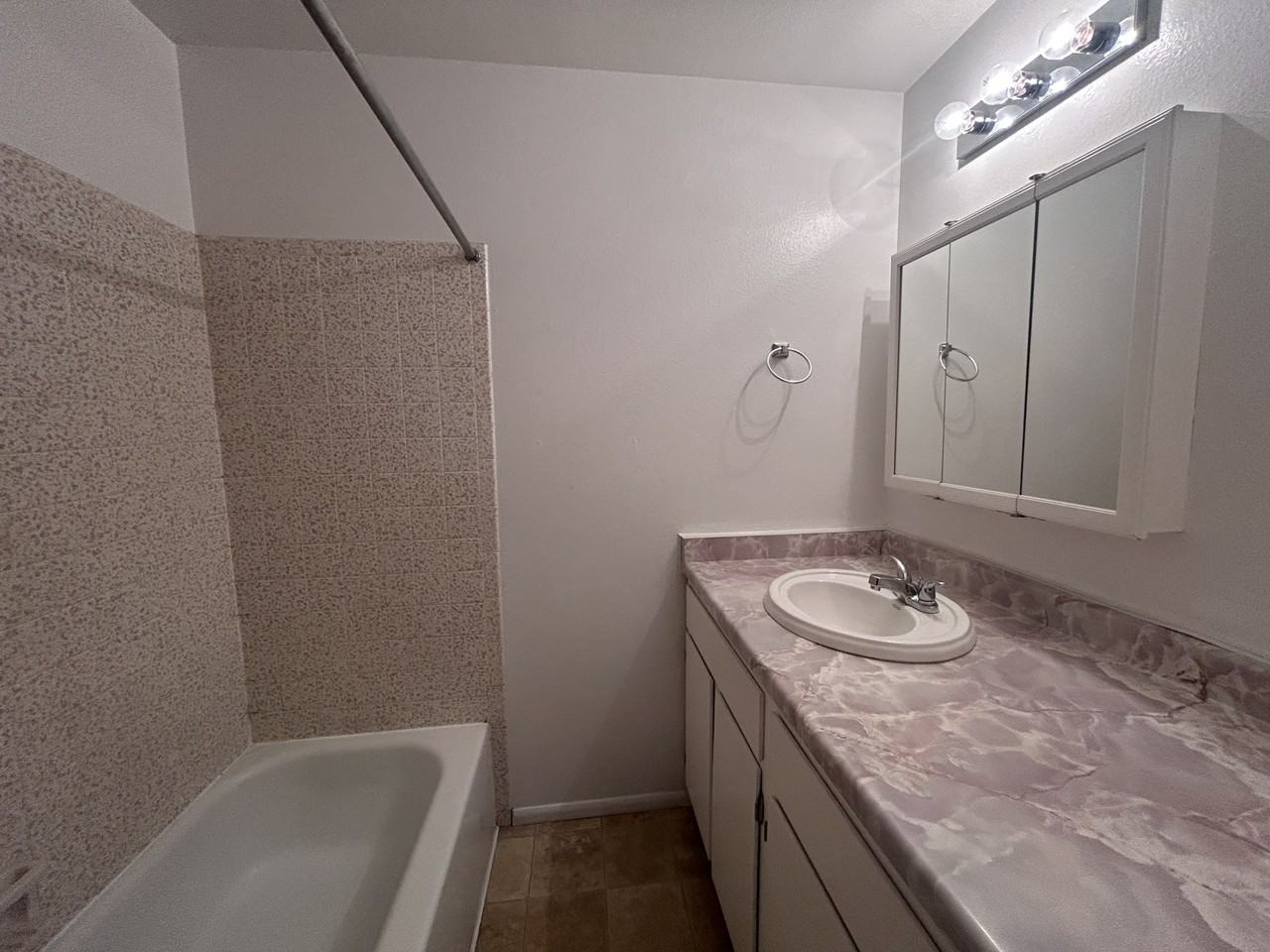 3604 Tyson Pl Ne #C - Photo 6 of 15