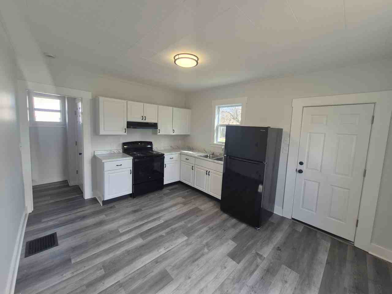 146 S Sperling Ave #1 - Photo 6 of 11