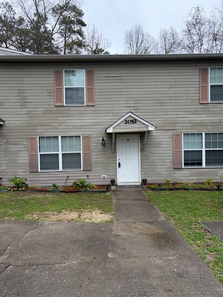 2052 Darnell Cir #B - Photo 2 of 24