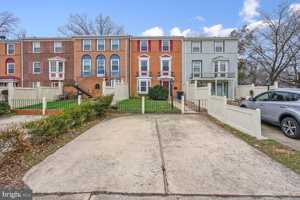 featured image of 8102 Pinelake Ct #1