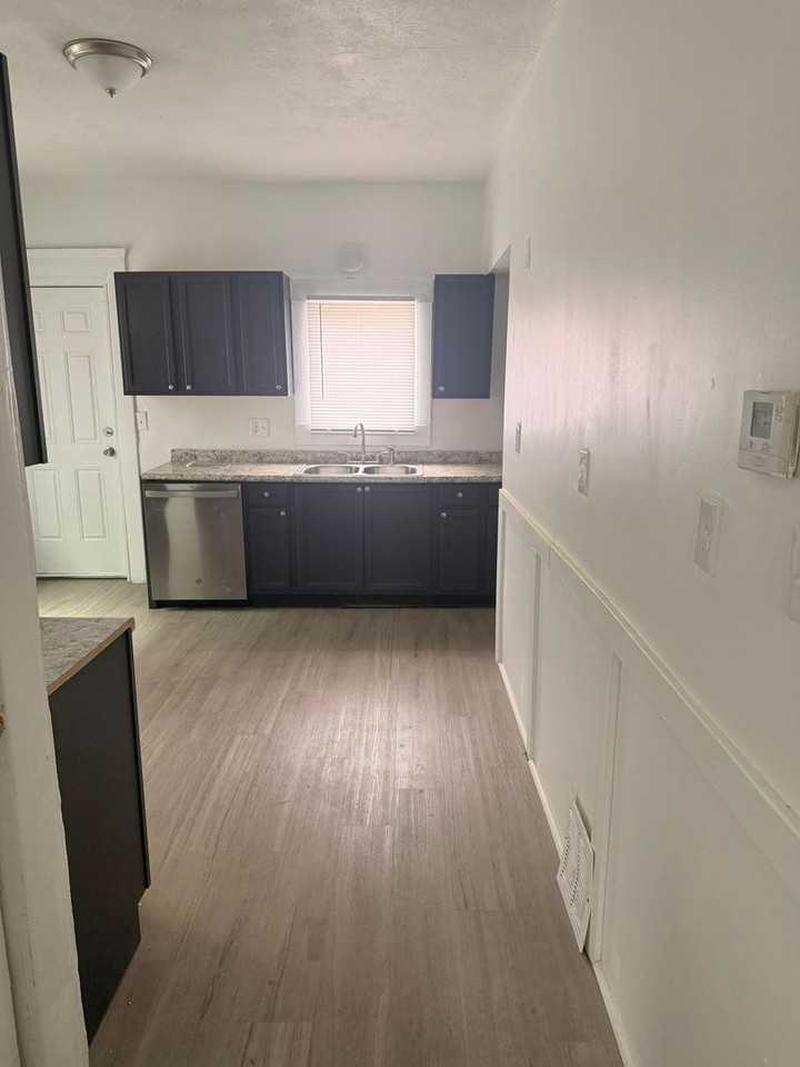 10817 Hull Ave - Photo 4 of 11