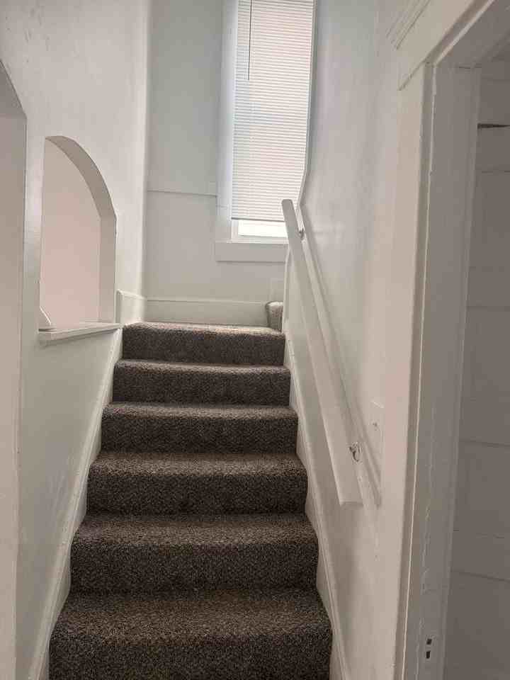 10817 Hull Ave - Photo 7 of 11