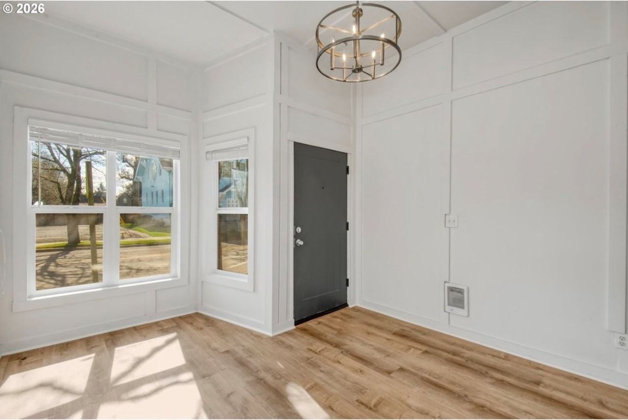 595 Highland Ave Ne - Photo 3 of 8