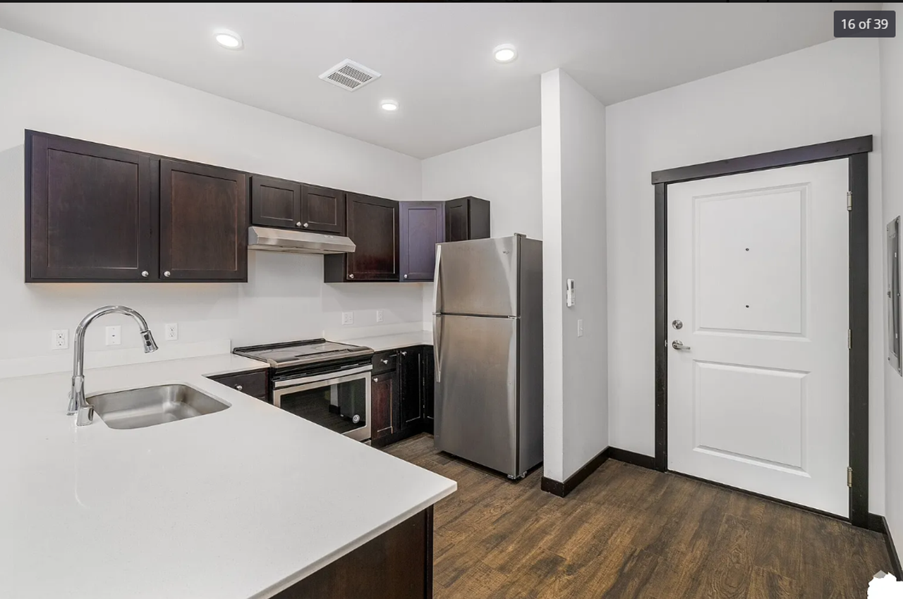 Hub City Apartments - Photo 4 of 26