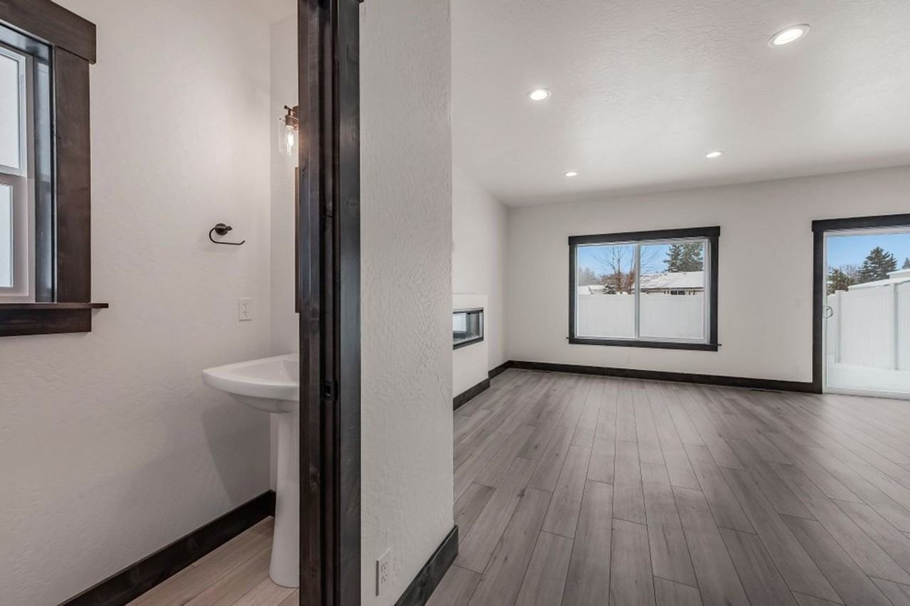 222 E Lobo Loop - Photo 4 of 21