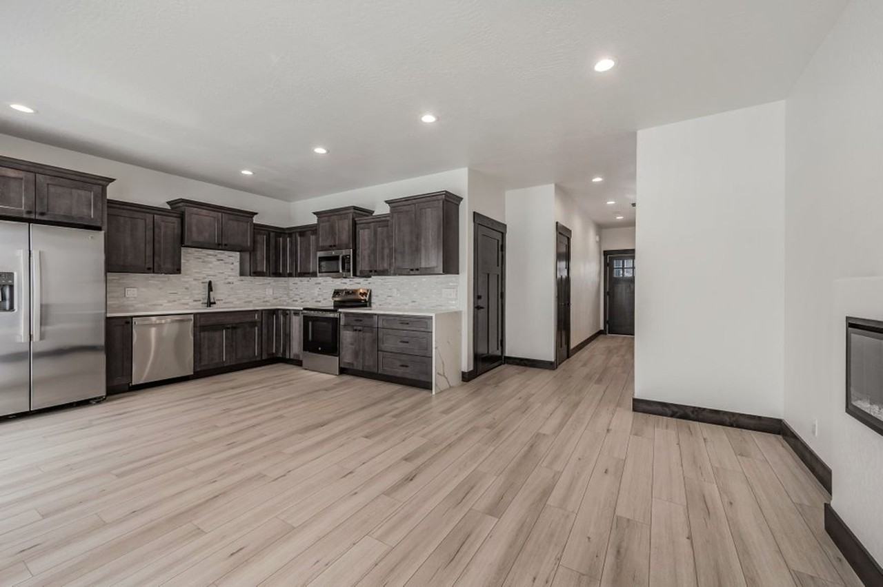 222 E Lobo Loop - Photo 6 of 21