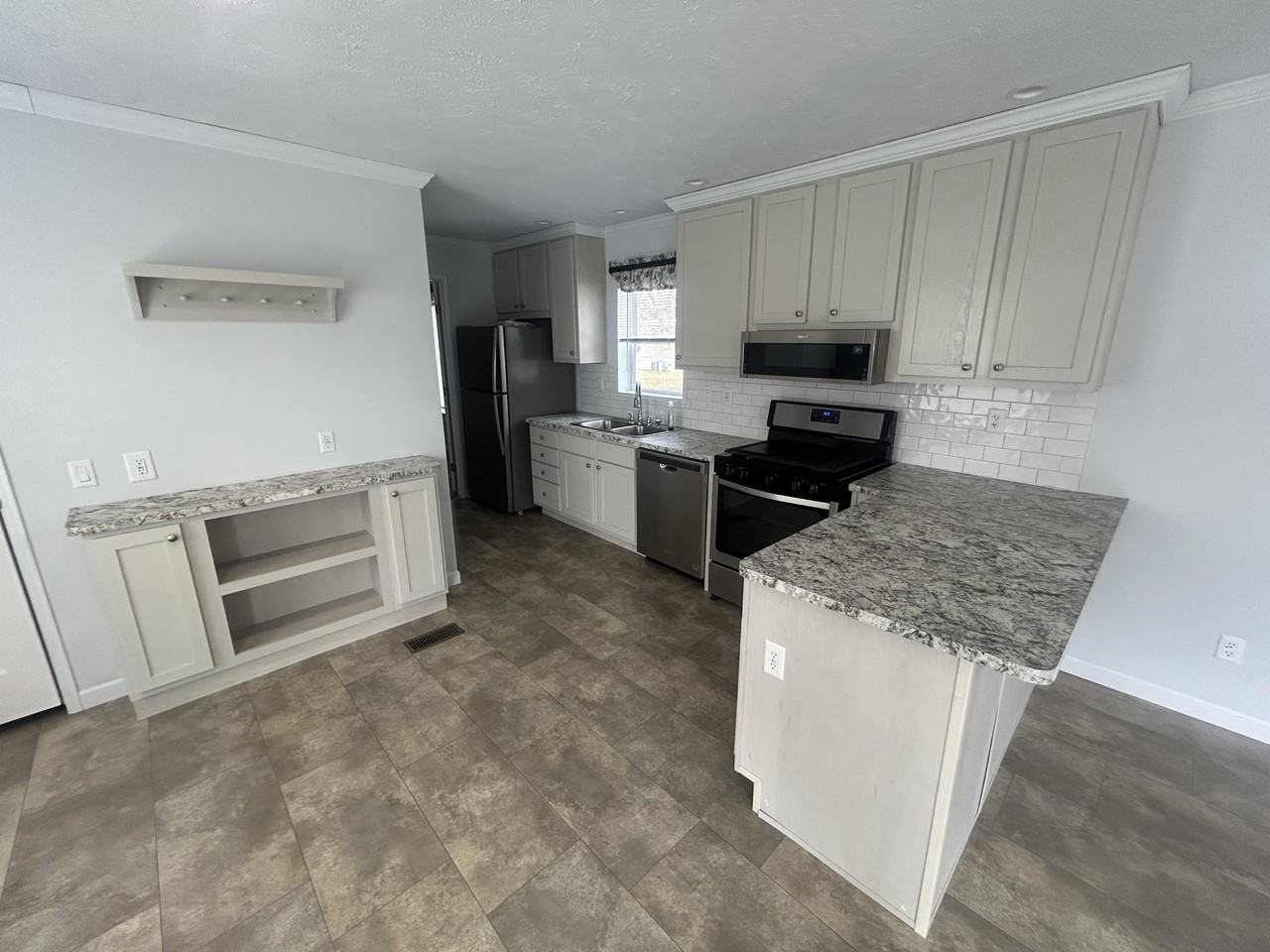 103 Oak Ave #103N - Photo 4 of 24