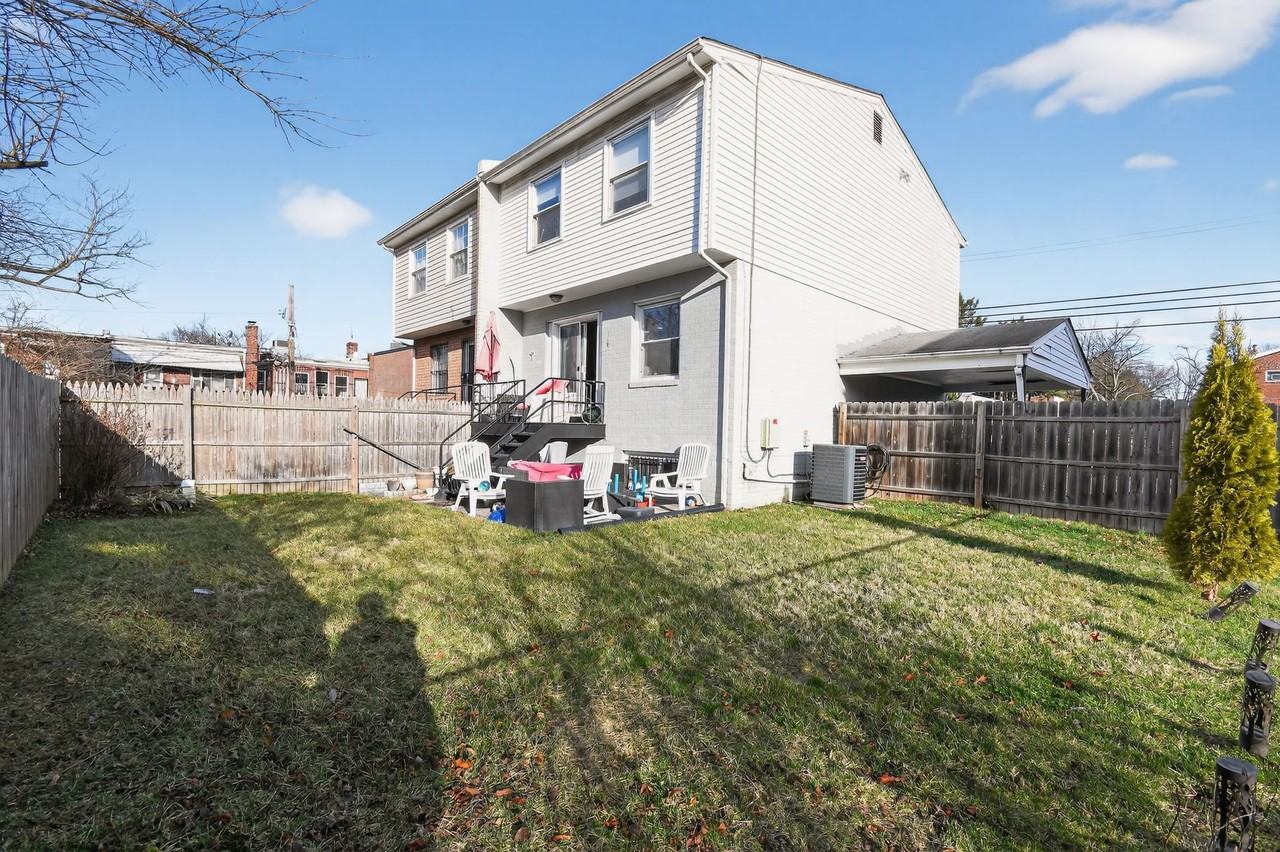 816 Geranium St Nw #1 - Photo 2 of 18