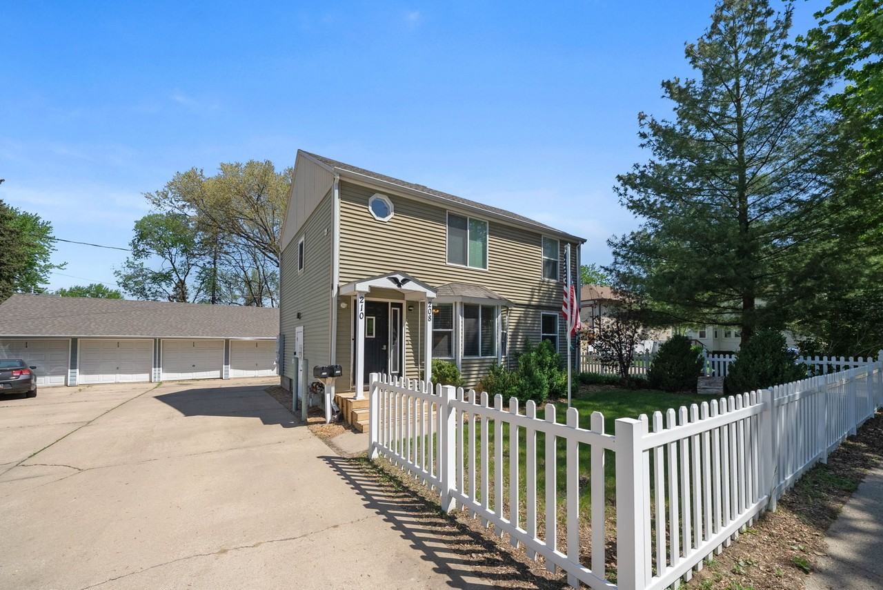 210 W 17th St #210 - Photo 2 of 29