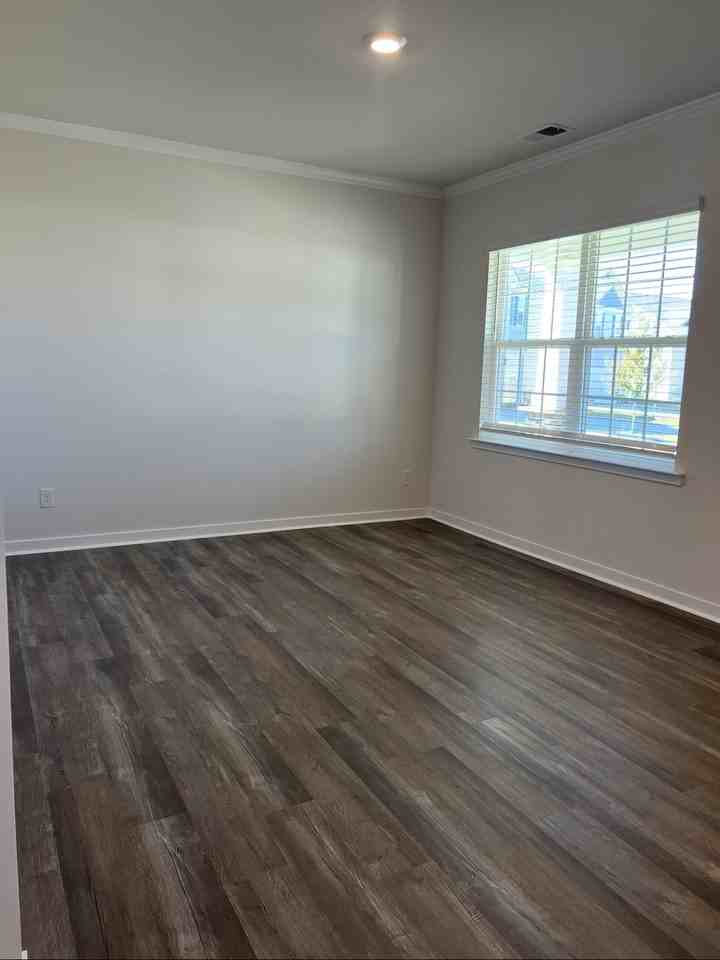 422 Jennie Ln - Photo 3 of 7