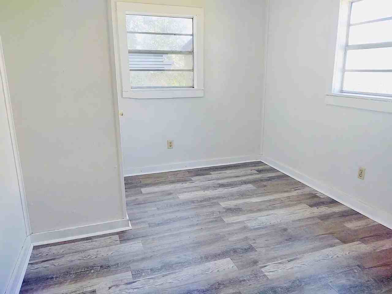 402 Lamar St #1 - Photo 4 of 10