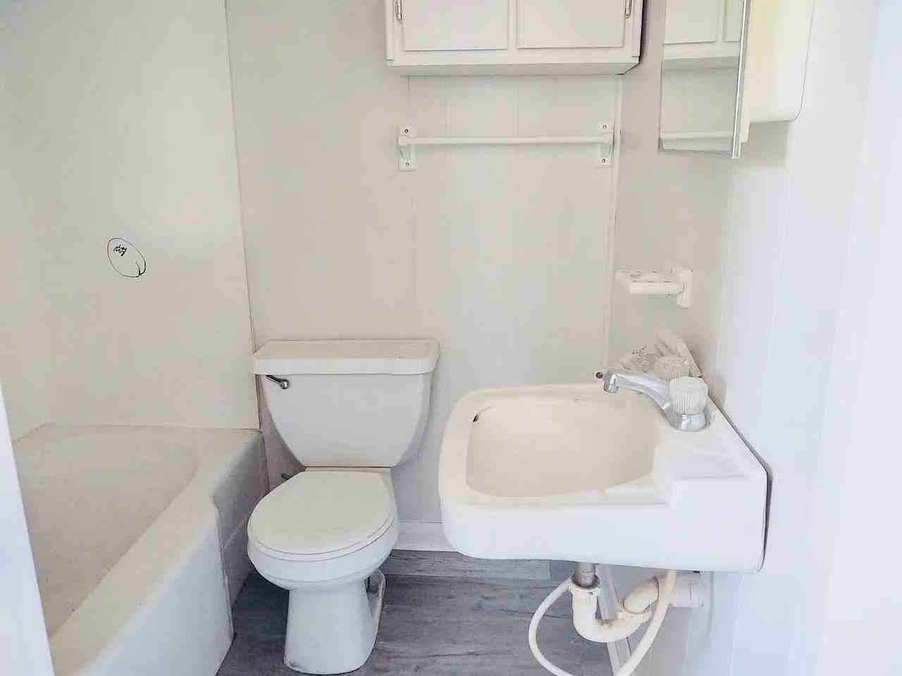 402 Lamar St #1 - Photo 5 of 10