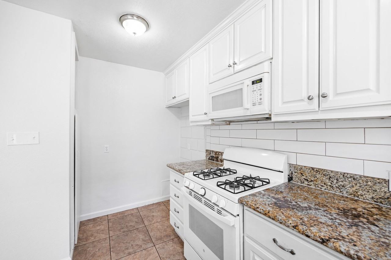 34976 Avenue A - K #K - Photo 5 of 9