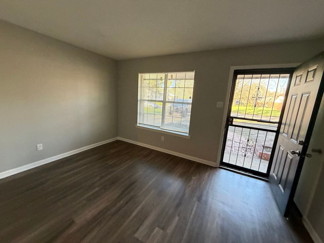 6360 Greenbriar Dr - Photo 3 of 19