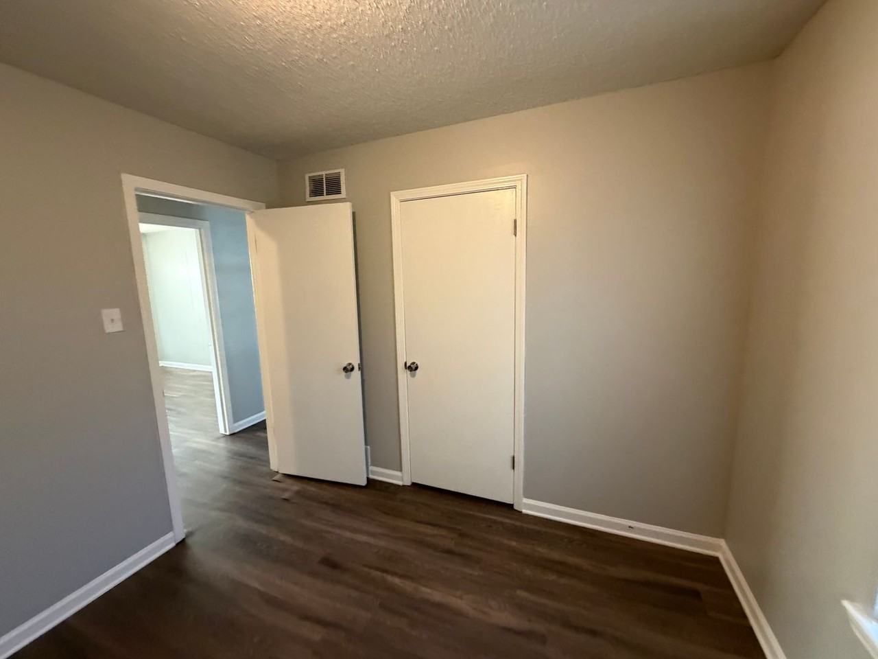 6360 Greenbriar Dr - Photo 6 of 19