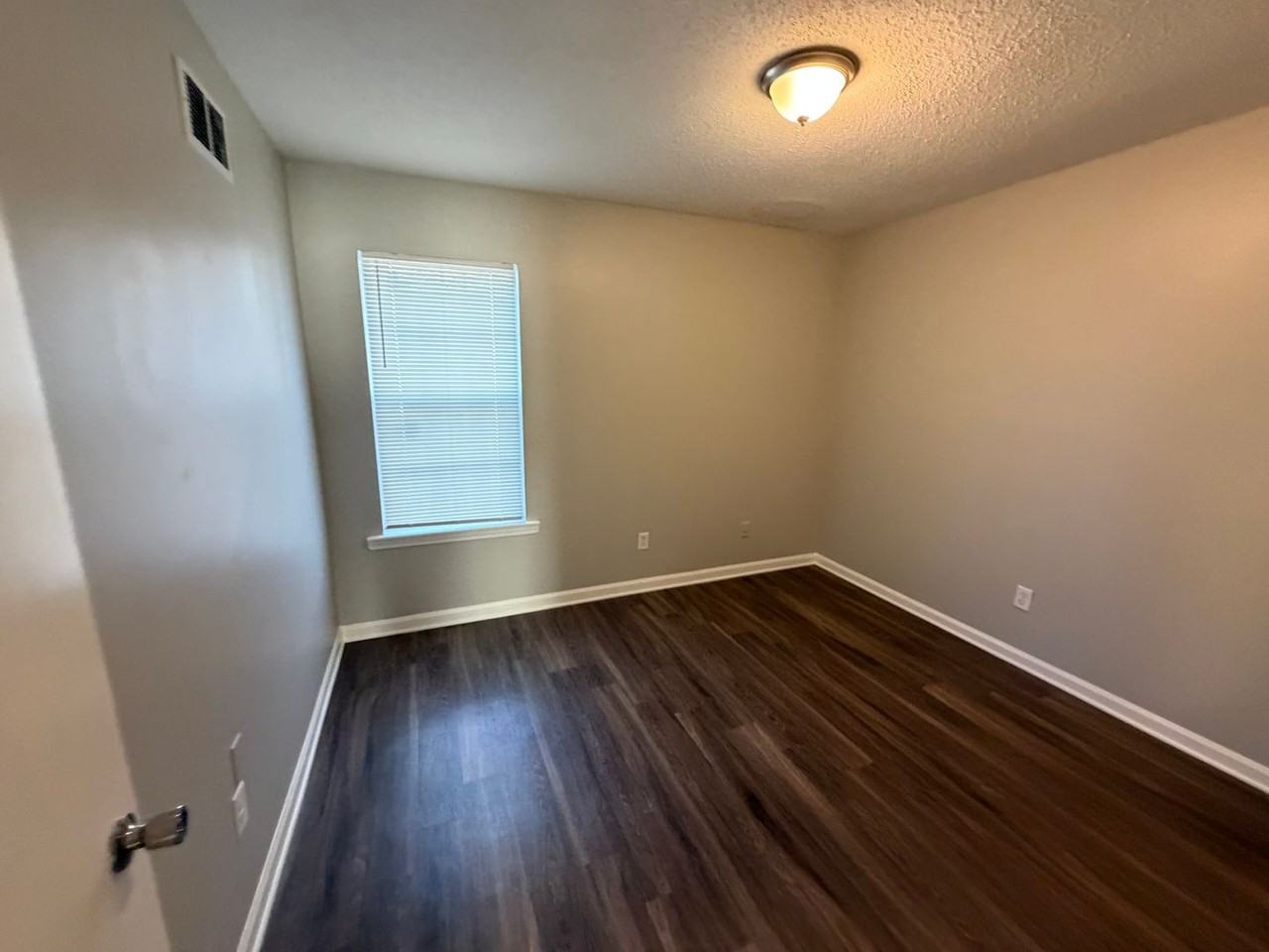 6360 Greenbriar Dr - Photo 7 of 19