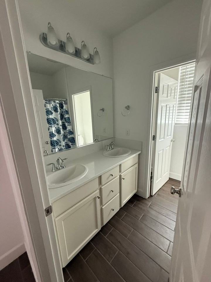 404 Manuel Ct - Photo 4 of 16