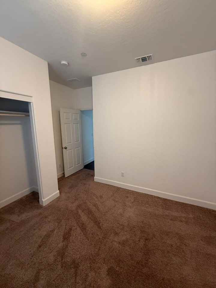 404 Manuel Ct - Photo 5 of 16