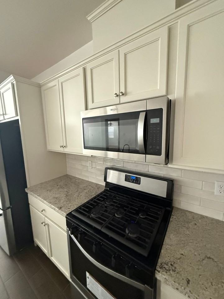 404 Manuel Ct - Photo 6 of 16