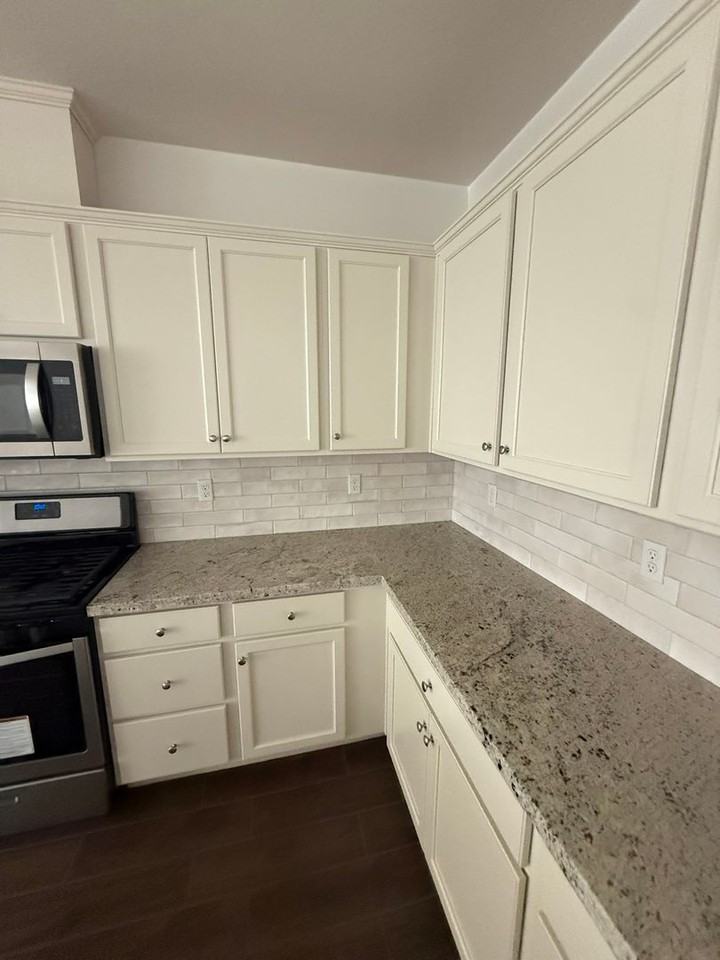 404 Manuel Ct - Photo 7 of 16