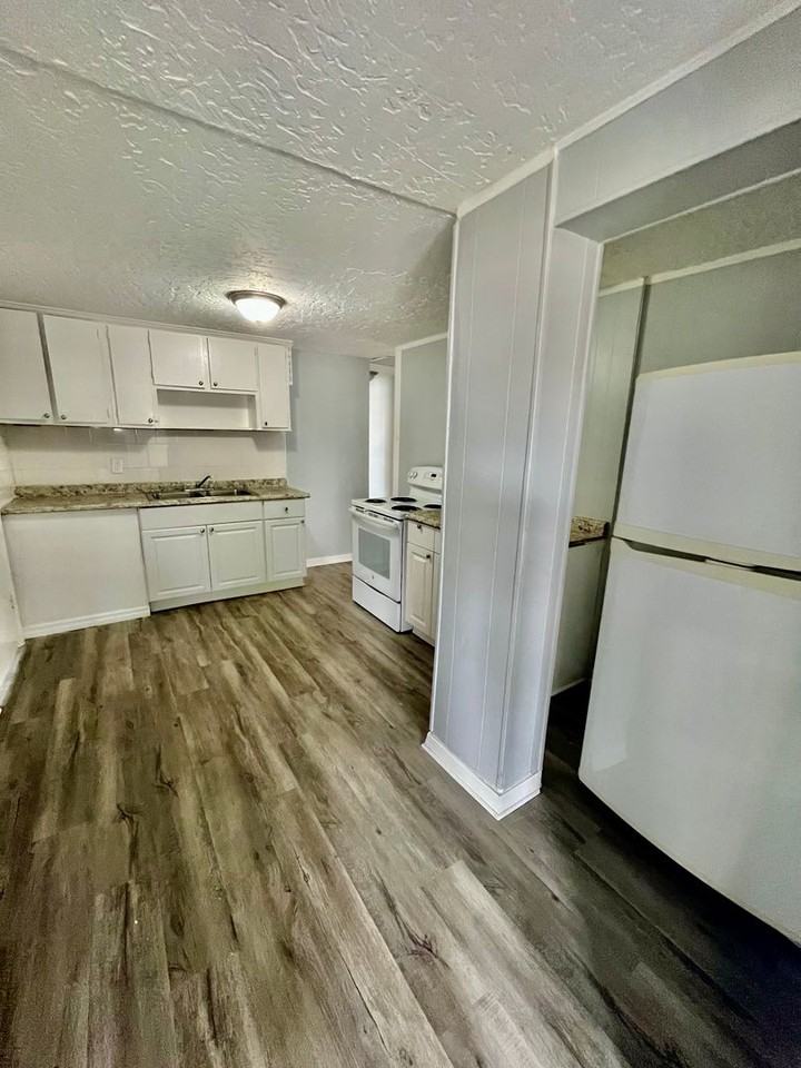 2554 Palm Dr Ne - Photo 4 of 10