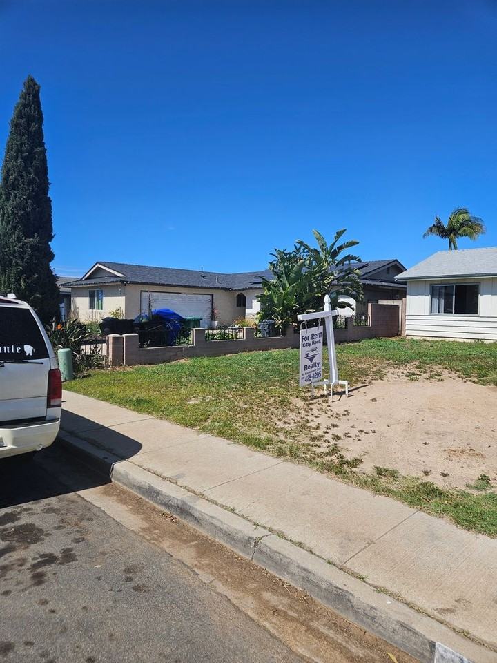 2776 Barbour Dr - Photo 2 of 34