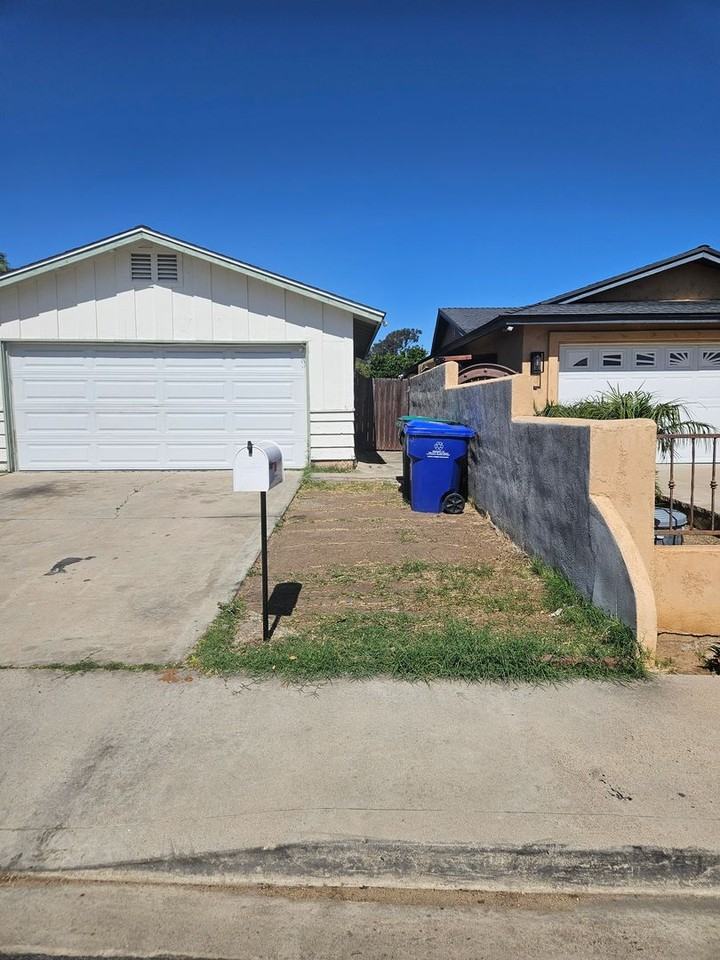 2776 Barbour Dr - Photo 3 of 34