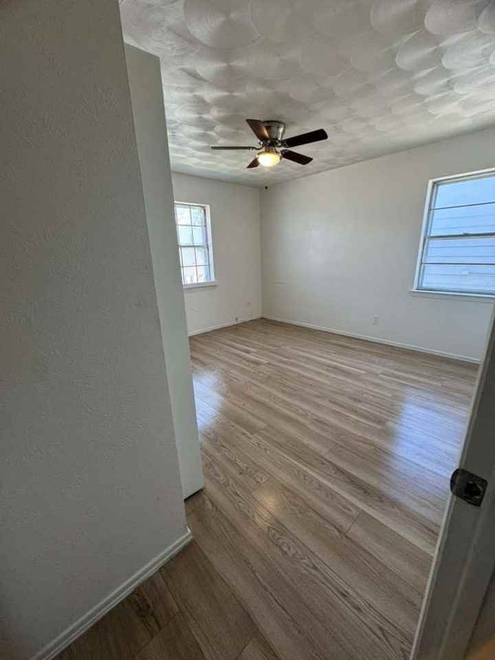 2536 W Rochelle Rd - Photo 7 of 18