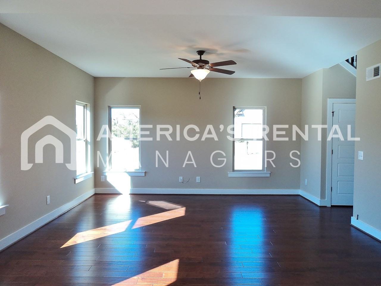 300 Oakwell Cir - Photo 2 of 19