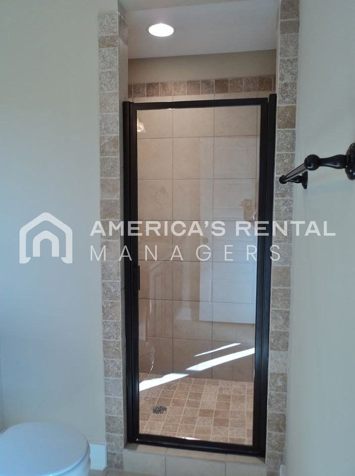300 Oakwell Cir - Photo 7 of 19