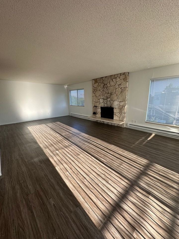 Sunset Manor - Photo 3 of 38