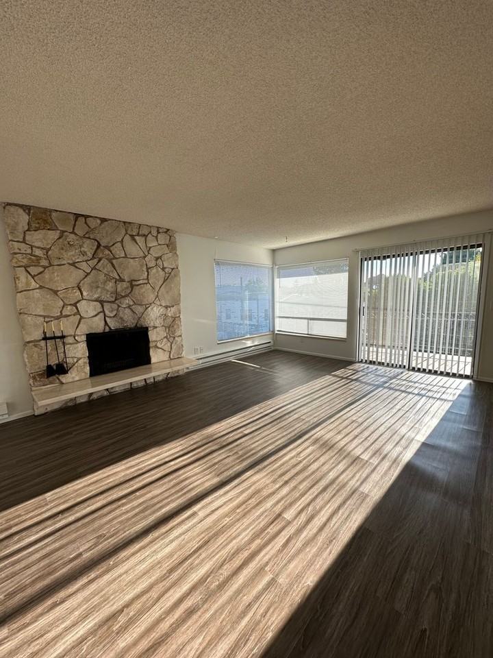 Sunset Manor - Photo 4 of 38