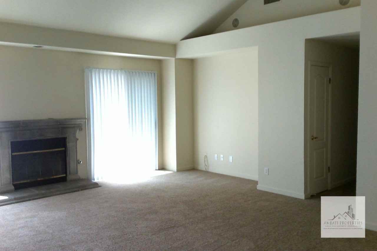 483 E Newport Dr - Photo 2 of 13