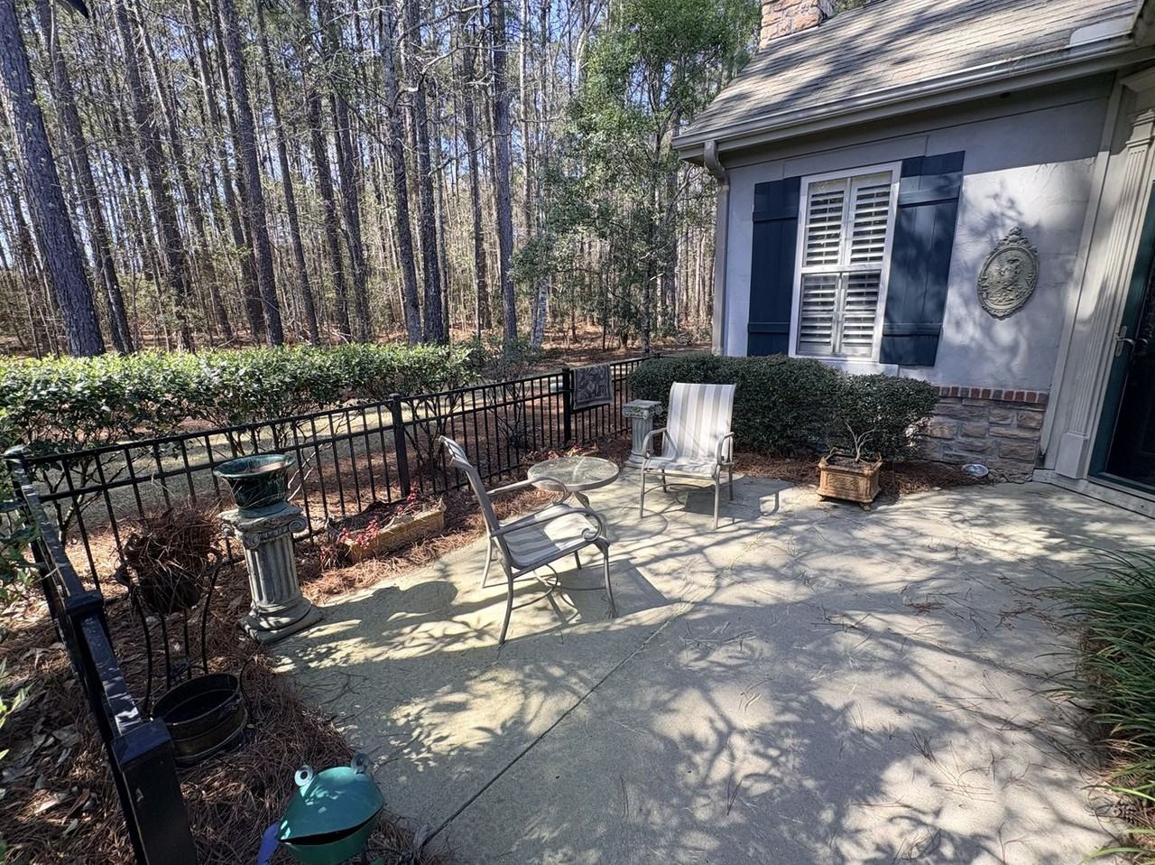 650 Abbey Glen Way - Photo 2 of 27