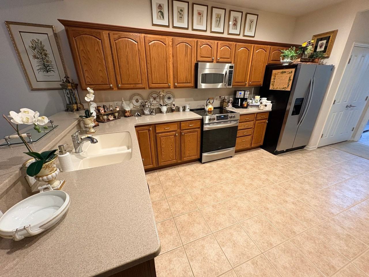 650 Abbey Glen Way - Photo 7 of 27