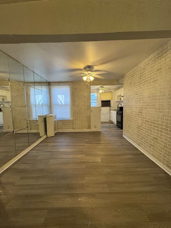 1142 E Woodlawn St - Photo 3 of 5