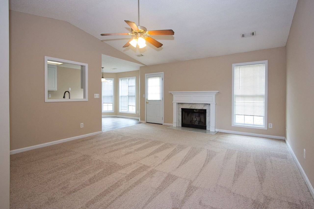 1302 Palmer Ln - Photo 3 of 26