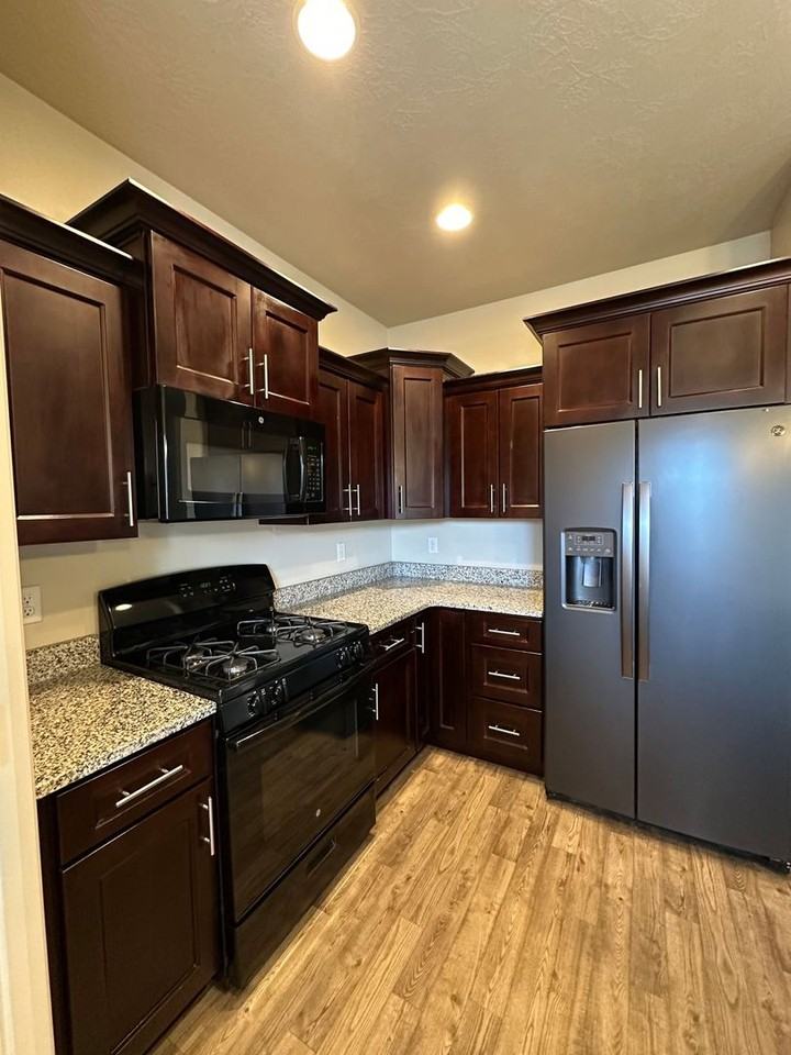 206 E 3025 N - Photo 2 of 20