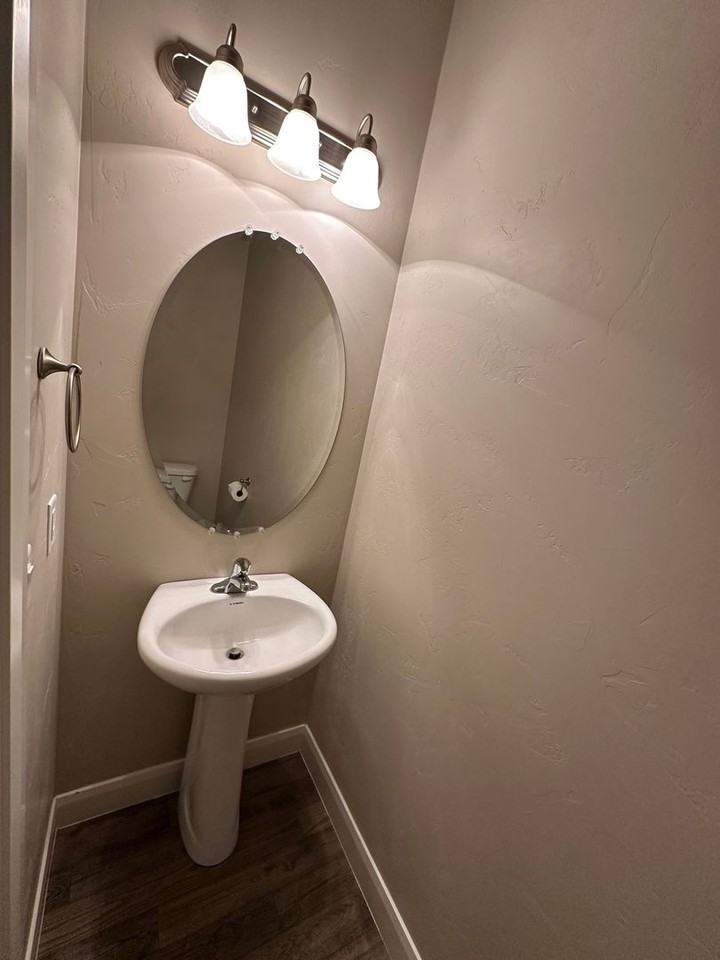 206 E 3025 N - Photo 5 of 20