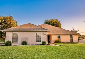 featured image of 3104 Valley Oaks Cir