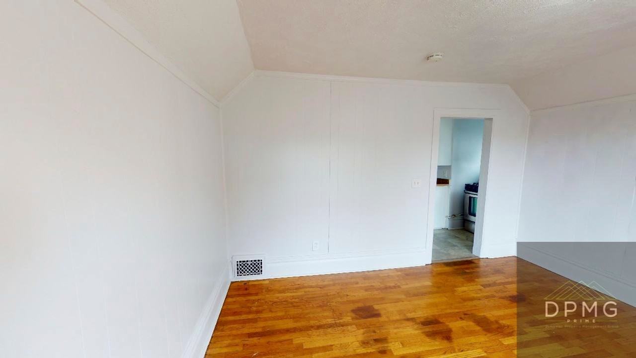 129 S Hosmer St #3 - Photo 4 of 11