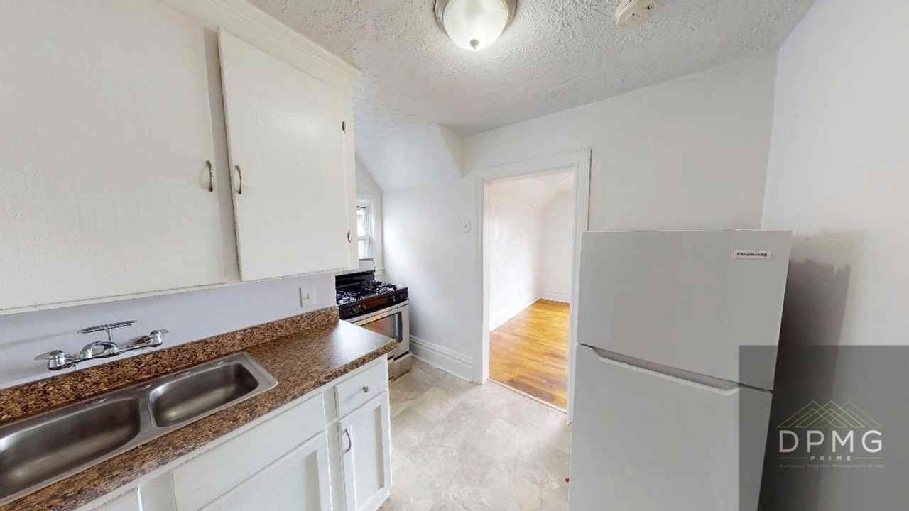 129 S Hosmer St #3 - Photo 6 of 11