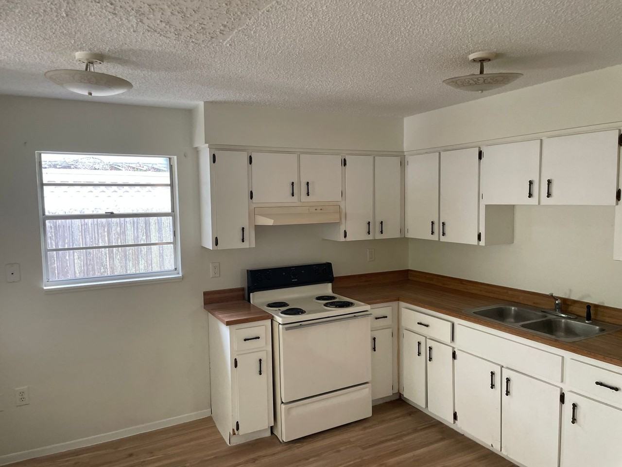 5604 Montana Ave - Photo 7 of 13