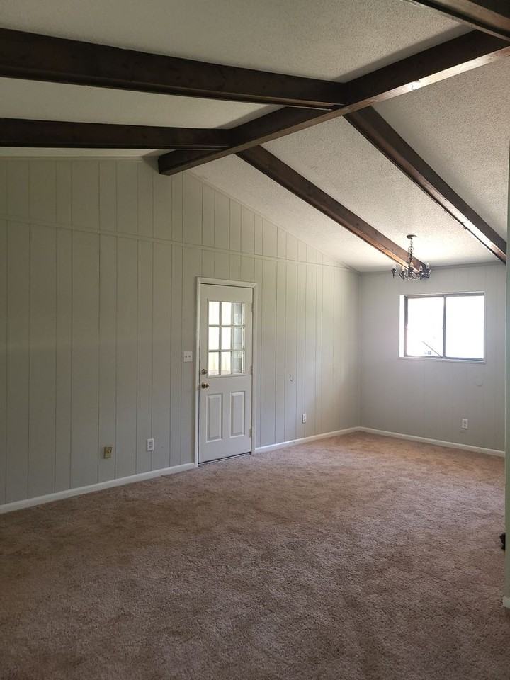 1006 Pineview Dr - Photo 2 of 5